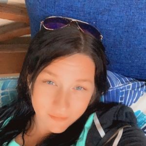 Meet your Posher, Laurie